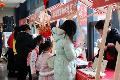 賞“非遺”、品美食，“其樂(lè)龍龍”迎新春 手工藝品
